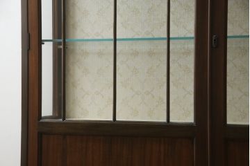 イギリスアンティーク　マホガニー材　クロウ&ボールの脚がクラシカルな雰囲気を高めるキャビネット(ショーケース、戸棚、収納棚、飾り棚、ガラスケース)(R-063249)