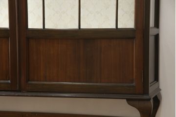 イギリスアンティーク　マホガニー材　クロウ&ボールの脚がクラシカルな雰囲気を高めるキャビネット(ショーケース、戸棚、収納棚、飾り棚、ガラスケース)(R-063249)