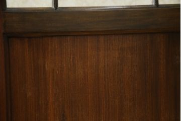 イギリスアンティーク　マホガニー材　クロウ&ボールの脚がクラシカルな雰囲気を高めるキャビネット(ショーケース、戸棚、収納棚、飾り棚、ガラスケース)(R-063249)