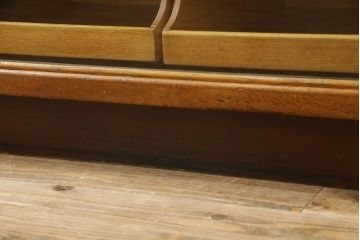 イギリスアンティーク　明るい色合いが魅力的なレトロな雰囲気漂うシャツケース(ショーケース、戸棚、陳列棚、店舗什器、ガラスケース)(R-063250)