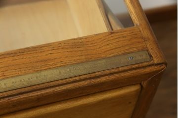 イギリスアンティーク　明るい色合いが魅力的なレトロな雰囲気漂うシャツケース(ショーケース、戸棚、陳列棚、店舗什器、ガラスケース)(R-063250)