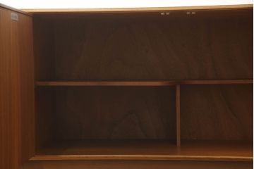 ビンテージ家具　希少!　チーク材　A.H McINTOSH(マッキントッシュ)　洗練されたデザインと機能性が魅力のサイドボード(ローボード、リビングボード、収納棚、戸棚)(R-063251)