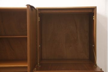 ビンテージ家具　希少!　チーク材　A.H McINTOSH(マッキントッシュ)　洗練されたデザインと機能性が魅力のサイドボード(ローボード、リビングボード、収納棚、戸棚)(R-063251)