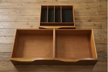 ビンテージ家具　希少!　チーク材　A.H McINTOSH(マッキントッシュ)　洗練されたデザインと機能性が魅力のサイドボード(ローボード、リビングボード、収納棚、戸棚)(R-063251)