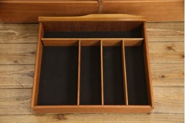 ビンテージ家具　希少!　チーク材　A.H McINTOSH(マッキントッシュ)　洗練されたデザインと機能性が魅力のサイドボード(ローボード、リビングボード、収納棚、戸棚)(R-063251)