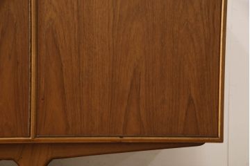 ビンテージ家具　希少!　チーク材　A.H McINTOSH(マッキントッシュ)　洗練されたデザインと機能性が魅力のサイドボード(ローボード、リビングボード、収納棚、戸棚)(R-063251)