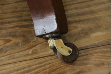 イギリスアンティーク　マホガニー材　イエローカラーのファブリックが空間を華やかに彩るサロンチェア　(R-063254)