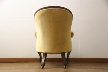 イギリスアンティーク　マホガニー材　イエローカラーのファブリックが空間を華やかに彩るサロンチェア(1人掛けソファ、一人掛けソファ、1P、ラウンジチェア、アームチェア、イージーチェア、椅子、イス)(R-063255)