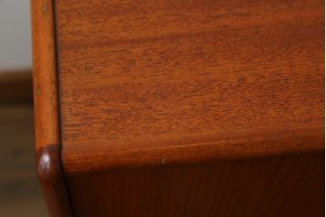 イギリスビンテージ　激レアモデル!　チーク材　A.H McINTOSH(マッキントッシュ)　洗練されたデザインと機能性が魅力のサイドボード(サイドキャビネット、リビングボード、収納棚、戸棚、引き出し、ヴィンテージ、北欧)(R-063256)