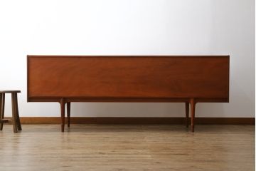 イギリスビンテージ　激レアモデル!　チーク材　A.H McINTOSH(マッキントッシュ)　洗練されたデザインと機能性が魅力のサイドボード(サイドキャビネット、リビングボード、収納棚、戸棚、引き出し、ヴィンテージ、北欧)(R-063256)