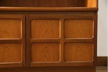 イギリスビンテージ　nathan社(ネイサン)　チーク材　見せる収納を楽しめるキャビネット(ウォールユニット、食器棚、収納棚、飾り棚、ヴィンテージ、北欧)(R-063258)