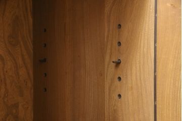 イギリスビンテージ　ERCOL(アーコール)　楡(ニレ)材　温もり溢れるキャスター付きサイドボード(収納棚、サイドキャビネット、リビングボード、ヴィンテージ)(R-063259)
