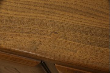 イギリスビンテージ　ERCOL(アーコール)　楡(ニレ)材　温もり溢れるキャスター付きサイドボード(収納棚、サイドキャビネット、リビングボード、ヴィンテージ)(R-063259)