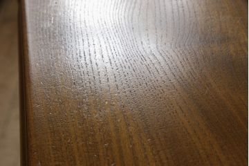イギリスビンテージ　ERCOL(アーコール)　楡(ニレ)材　温もり溢れるキャスター付きサイドボード(収納棚、サイドキャビネット、リビングボード、ヴィンテージ)(R-063259)
