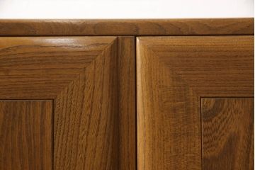 イギリスビンテージ　ERCOL(アーコール)　楡(ニレ)材　温もり溢れるキャスター付きサイドボード(収納棚、サイドキャビネット、リビングボード、ヴィンテージ)(R-063259)