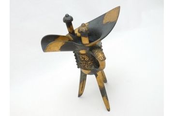 秦蔵六　塗金銅　青銅　床置　凝った造りのデザインにこだわりを感じる爵(酒器、杯、盃)(R-063266)