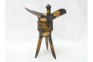 秦蔵六　塗金銅　青銅　床置　凝った造りのデザインにこだわりを感じる爵(酒器、杯、盃)(R-063266)