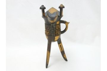 秦蔵六　塗金銅　青銅　床置　凝った造りのデザインにこだわりを感じる爵(酒器、杯、盃)(R-063266)