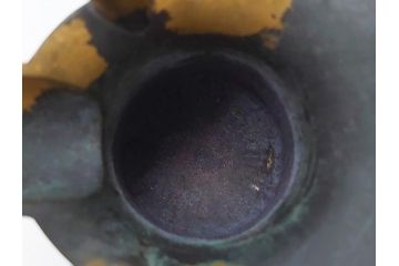 秦蔵六　塗金銅　青銅　床置　凝った造りのデザインにこだわりを感じる爵(酒器、杯、盃)(R-063266)
