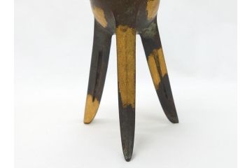 秦蔵六　塗金銅　青銅　床置　凝った造りのデザインにこだわりを感じる爵(酒器、杯、盃)(R-063266)