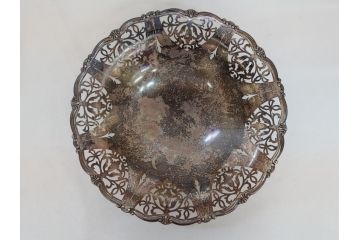 宮本商行　MIYAMOTO-SHOKO　純銀製　STERLINGSILVER　透飾貝脚　コンポート　540g　繊細な装飾がテーブルに華やぎをもたらす菓子器(皿)(R-063270)