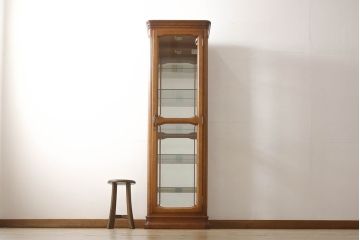 中古　横浜クラシック家具　ダニエル(Daniel)　E-214　上品な佇まいのエトランジェキュリオケース(キャビネット、ガラスケース、ショーケース、陳列棚、飾り棚、戸棚、店舗什器)(R-063277)