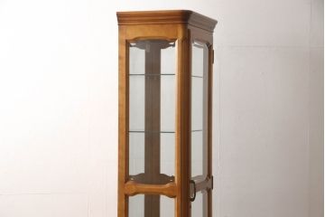 中古　横浜クラシック家具　ダニエル(Daniel)　E-214　上品な佇まいのエトランジェキュリオケース(キャビネット、ガラスケース、ショーケース、陳列棚、飾り棚、戸棚、店舗什器)(R-063277)