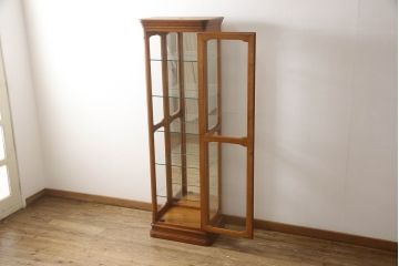 中古　横浜クラシック家具　ダニエル(Daniel)　E-214　上品な佇まいのエトランジェキュリオケース(キャビネット、ガラスケース、ショーケース、陳列棚、飾り棚、戸棚、店舗什器)(R-063277)