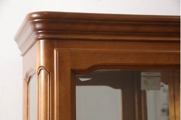 中古　横浜クラシック家具　ダニエル(Daniel)　E-214　上品な佇まいのエトランジェキュリオケース(キャビネット、ガラスケース、ショーケース、陳列棚、飾り棚、戸棚、店舗什器)(R-063277)