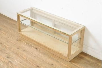 和製アンティーク　昭和レトロ　ナラ(楢)材　卓上　ロータイプ　シンプルなデザインで取り入れやすいガラスケース(ショーケース、陳列棚、店舗什器、コレクションケース)(R-063280)