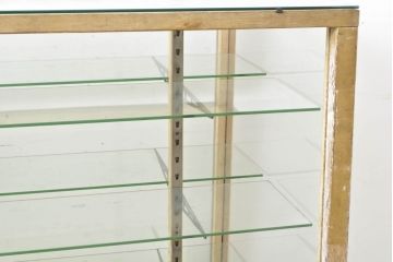 和製アンティーク　ナラ(楢)材　Rガラス　台形　珍しいデザイン!!　昭和レトロな雰囲気漂うショーケース(カウンターテーブル、ガラスケース、陳列棚、店舗什器、コレクションケース、曲げガラス)(R-063281)