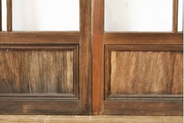 アンティーク建具　上手物!!　大正ロマン　腰板欅(ケヤキ)　どこか懐かしい雰囲気漂うガラス戸2枚セット(引き戸)(R-063282)