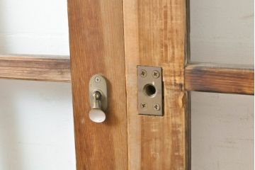 アンティーク建具　上手物!!　大正ロマン　腰板欅(ケヤキ)　どこか懐かしい雰囲気漂うガラス戸2枚セット(引き戸)(R-063282)