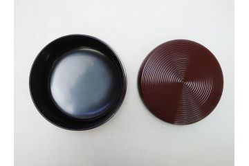 蒔絵師　吉田華正(利昭)　唐松　蒔絵　ロクロ目　盛筋　喰篭(食籠、食篭、共箱付き、菓子器、漆器)(R-063285)