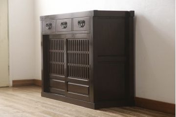 中古　美品　最高級　府中家具　松尾博昭 作　栗材　和の趣あふれる佇まいが魅力的な水屋箪笥サイドボード(食器棚、戸棚、収納棚、キャビネット)(R-063301)