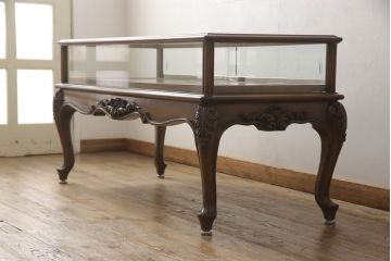 中古　イタリア高級家具　OAK社　繊細な手彫り彫刻が魅力のショーケース(ガラスケース、飾り棚、陳列棚、キャビネット、店舗什器)(定価約70万円)(R-063304)