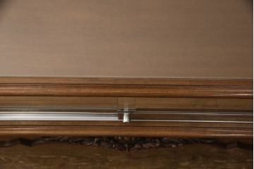 中古　イタリア高級家具　OAK社　繊細な手彫り彫刻が魅力のショーケース(ガラスケース、飾り棚、陳列棚、キャビネット、店舗什器)(定価約70万円)(R-063304)