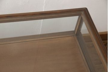 中古　イタリア高級家具　OAK社　繊細な手彫り彫刻が魅力のショーケース(ガラスケース、飾り棚、陳列棚、キャビネット、店舗什器)(定価約70万円)(R-063304)