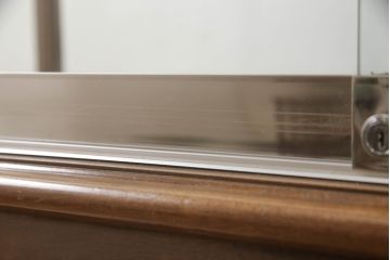 中古　イタリア高級家具　OAK社　繊細な手彫り彫刻が魅力のショーケース(ガラスケース、飾り棚、陳列棚、キャビネット、店舗什器)(定価約70万円)(R-063304)