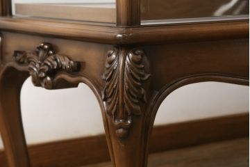 中古　イタリア高級家具　OAK社　繊細な手彫り彫刻が魅力のショーケース(ガラスケース、飾り棚、陳列棚、キャビネット、店舗什器)(定価約70万円)(R-063304)