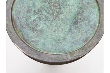 三世　秦蔵六  立鼓式　塗金銅花器　素材が持つ魅力をお楽しみいただける花瓶(金工家、平安蔵六、花入)(R-063318)