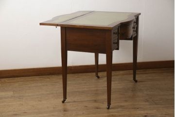 イギリスアンティーク　高級品　ローズウッド　象嵌入り　品のある佇まいが美しいレザートップデスク(折り畳みデスク、ワークデスク、在宅用、在宅ワーク用、机、テーブル、作業台)(R-063333)