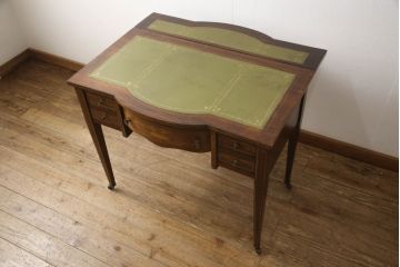 イギリスアンティーク　高級品　ローズウッド　象嵌入り　品のある佇まいが美しいレザートップデスク(折り畳みデスク、ワークデスク、在宅用、在宅ワーク用、机、テーブル、作業台)(R-063333)