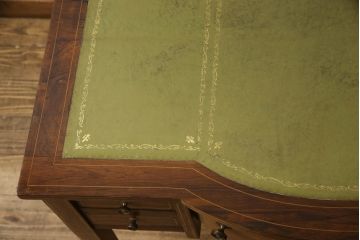 イギリスアンティーク　高級品　ローズウッド　象嵌入り　品のある佇まいが美しいレザートップデスク(折り畳みデスク、ワークデスク、在宅用、在宅ワーク用、机、テーブル、作業台)(R-063333)