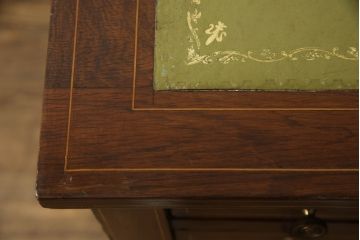イギリスアンティーク　高級品　ローズウッド　象嵌入り　品のある佇まいが美しいレザートップデスク(折り畳みデスク、ワークデスク、在宅用、在宅ワーク用、机、テーブル、作業台)(R-063333)
