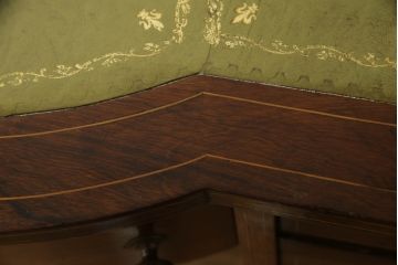 イギリスアンティーク　高級品　ローズウッド　象嵌入り　品のある佇まいが美しいレザートップデスク(折り畳みデスク、ワークデスク、在宅用、在宅ワーク用、机、テーブル、作業台)(R-063333)