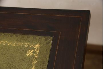 イギリスアンティーク　高級品　ローズウッド　象嵌入り　品のある佇まいが美しいレザートップデスク(折り畳みデスク、ワークデスク、在宅用、在宅ワーク用、机、テーブル、作業台)(R-063333)