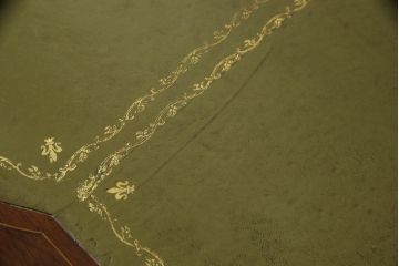 イギリスアンティーク　高級品　ローズウッド　象嵌入り　品のある佇まいが美しいレザートップデスク(折り畳みデスク、ワークデスク、在宅用、在宅ワーク用、机、テーブル、作業台)(R-063333)