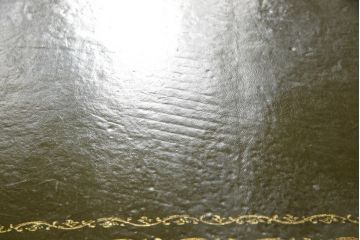 イギリスアンティーク　高級品　ローズウッド　象嵌入り　品のある佇まいが美しいレザートップデスク(折り畳みデスク、ワークデスク、在宅用、在宅ワーク用、机、テーブル、作業台)(R-063333)