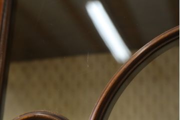 イギリスアンティーク　マホガニー材　細身の脚が上品な雰囲気を醸し出すキャビネット(飾り棚、収納棚、戸棚、ガラスケース、ショーケース)(R-063334)